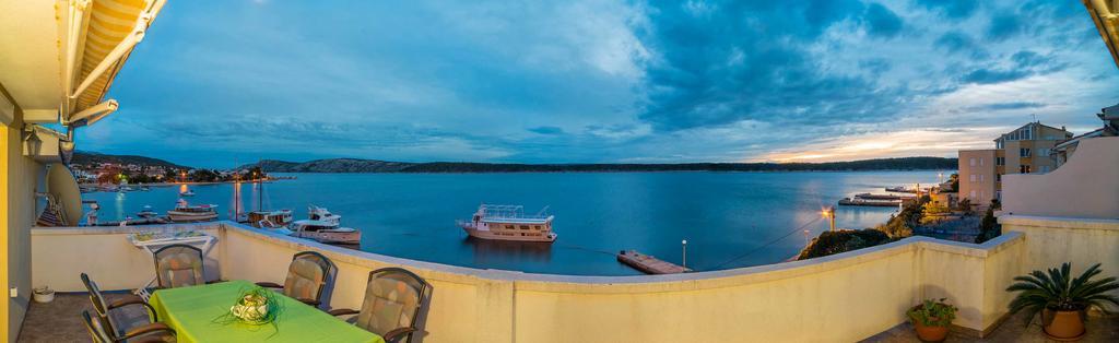Captain'S Apartment Barbat na Rabu エクステリア 写真